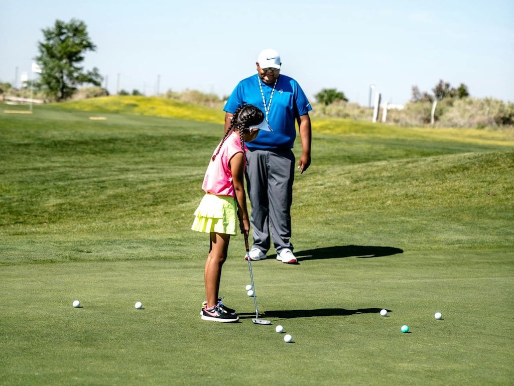 how-to-find-a-kids-golf-instructor